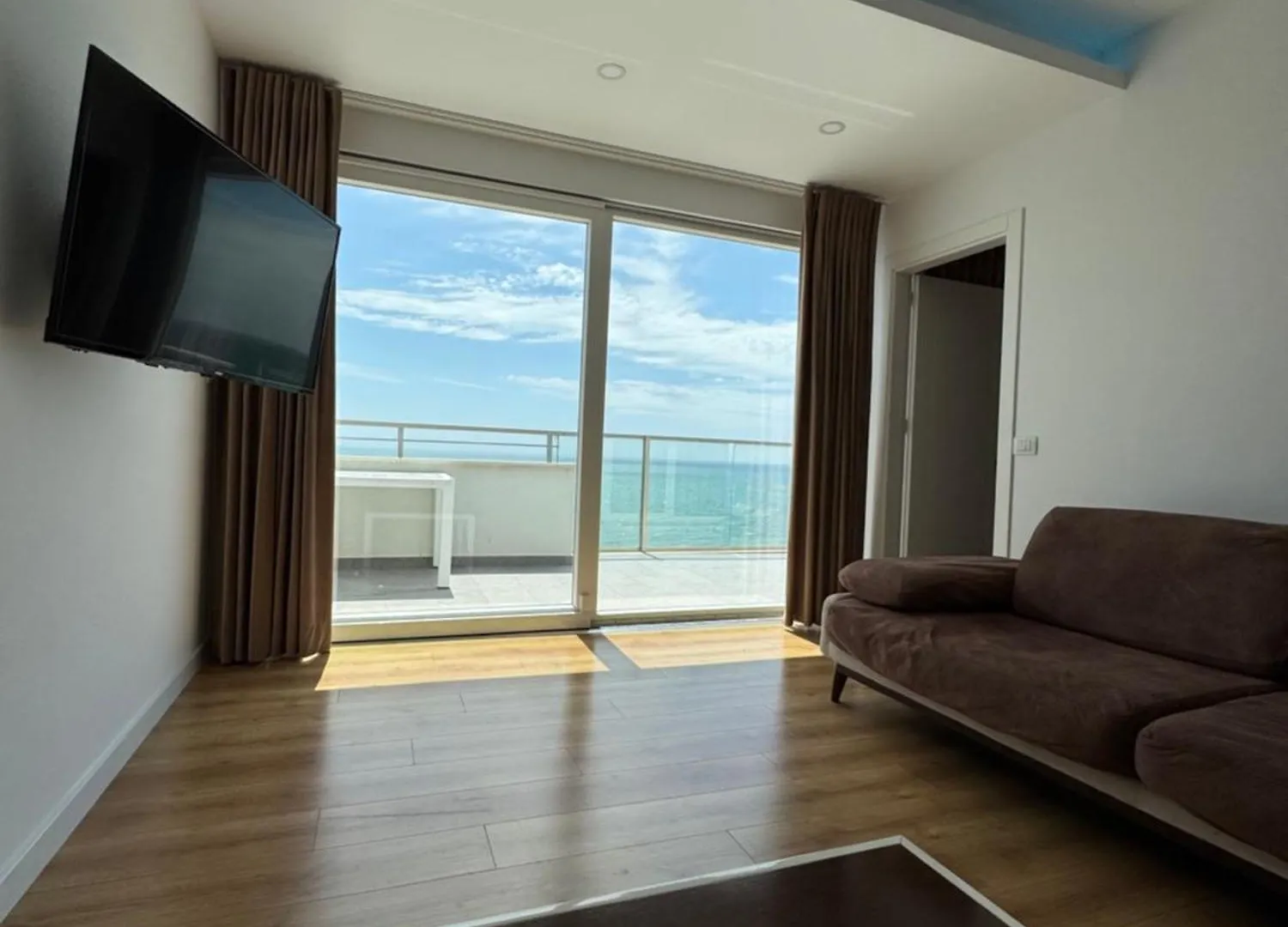 Suite Rana Hedhun Shengjin Hotel