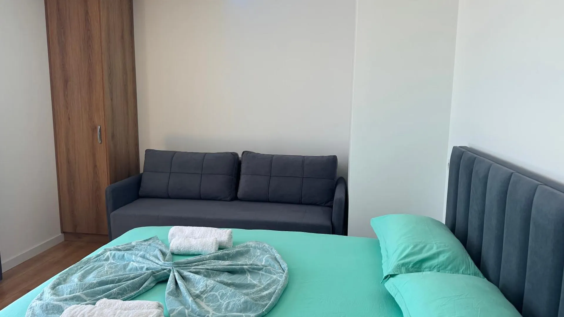 Suite Rana Hedhun Shëngjin 0*,